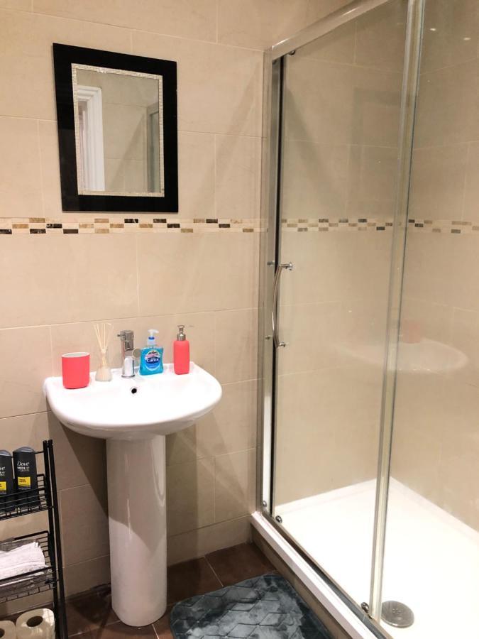 Greater London Holiday Let @ Hanwell Apartment ภายนอก รูปภาพ