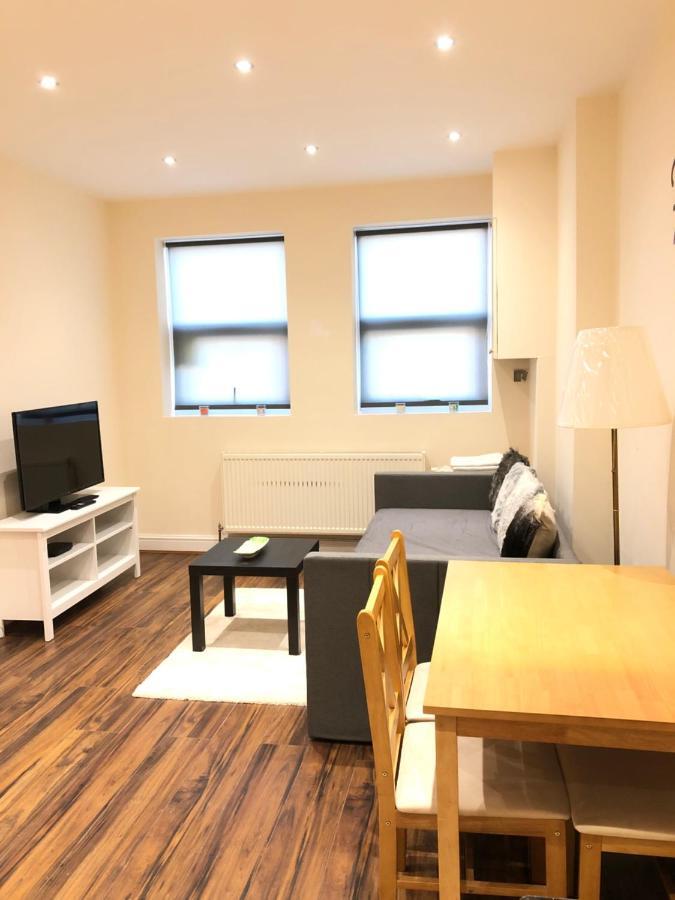 Greater London Holiday Let @ Hanwell Apartment ภายนอก รูปภาพ