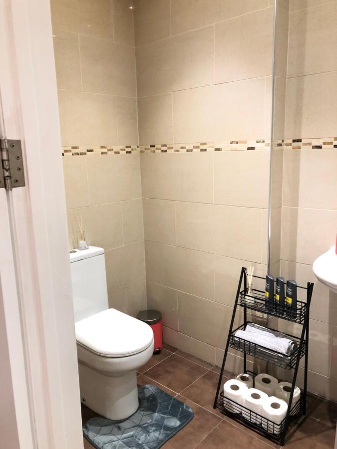 Greater London Holiday Let @ Hanwell Apartment ภายนอก รูปภาพ