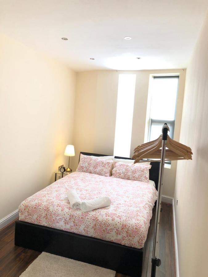 Greater London Holiday Let @ Hanwell Apartment ภายนอก รูปภาพ